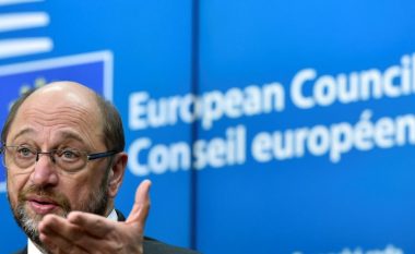Socialdemokratët e mbështesin liderin Schulz kundër kancelares Merkel