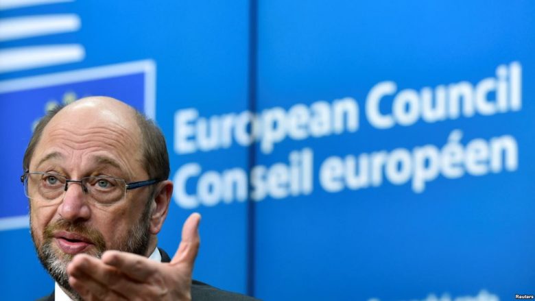 Socialdemokratët e mbështesin liderin Schulz kundër kancelares Merkel