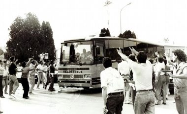 Kur Real Madridi ishte pritur me parullën ‘Mirëserdhët bastardë’ – Gurë, vezë, e drunj u hodhën në drejtim të tyre (Foto/Video)