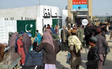 Mijëra afganë kthehen nga Pakistani