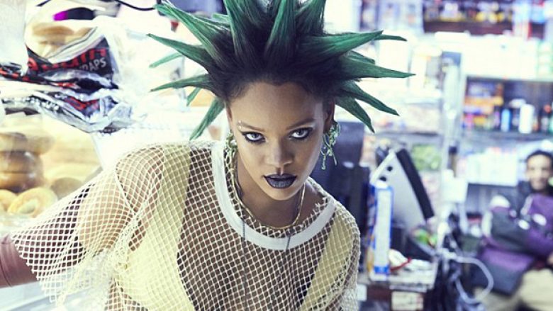 Rihanna “thyen rregullat” për “Paper Magazine” (Foto)