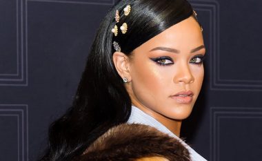 Rihanna “zhvishet” në Meksikë, tregon linjat joshëse “plot celulit” (Foto)