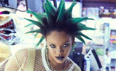 Rihanna “thyen rregullat” për Paper Magazine (Foto)