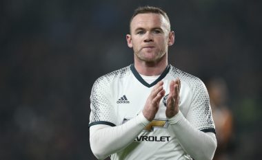 Neville: Rooney po luan pak, e ardhmja te United është në dyshim