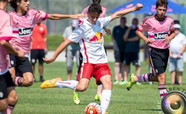 Talenti nga Kosova nënshkruan kontratë profesionale me skuadrën austriake