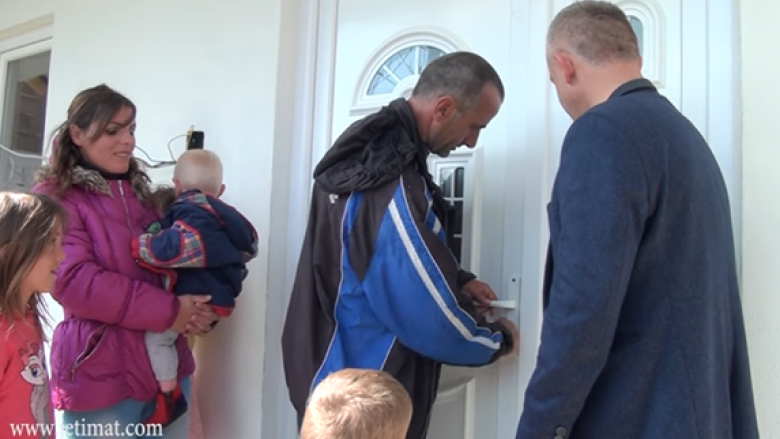 Familja e ish-ushtarit të UÇK-së bëhet me shtëpi të re (Video)