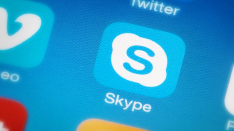Zhvishen në Skype dhe shantazhohen: Policia shqiptare u kërkon burrave të kenë kujdes në Skype