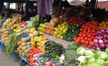 Skandal me ushqimin në Tiranë: Shikoni frutat që shiten në treg (Foto)