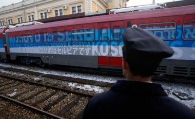 Serbia nuk po mund t’i “gjejë vend” trenit “Kosova është Serbi”!