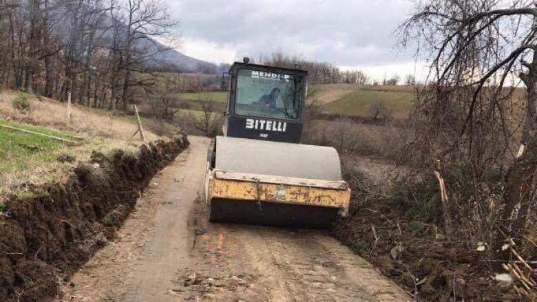 Nis rregullimi i një rruge fushore në fshatin Senoc të Rahovecit