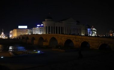 Shkupi mbrëmë ishte pjesë e aksionit global “Ora e planetit Tokë” (Video)