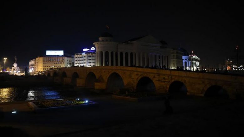 Shkupi mbrëmë ishte pjesë e aksionit global “Ora e planetit Tokë” (Video)