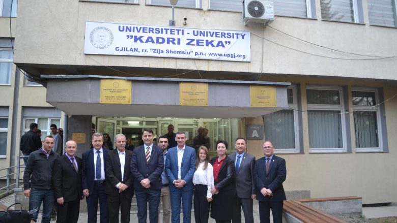 Kadri Veseli vizitoi Universitetin “Kadri Zeka” në Gjilan