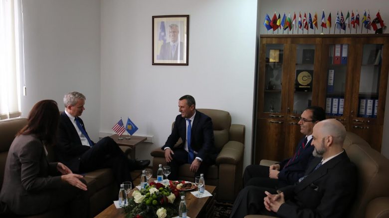 Kryesuesi Isufaj ka takuar ambasadorin e SHBA-ve në Kosovë, Delawie