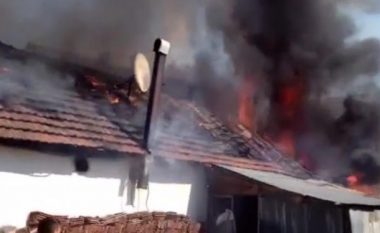 Përfshihen nga zjarri dy shtëpi në Ratkoc të Rahovecit (Foto/Video)