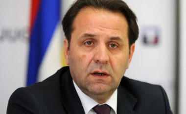 Lajiq: Qeveria e Serbisë nuk do të dorëzojë tre radikalë serbë në Hagë