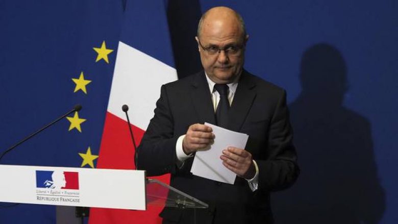 Ministri francez punësoi vajzat e mitura si asistente, kontrata parashikonte një pagë në total prej 55 mijë eurosh