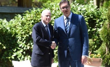 Vuçiq dhe McCain kërkojnë që dialogu Prishtinë-Beograd të vazhdojë sa më shpejt