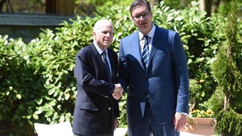 Vuçiq dhe McCain kërkojnë që dialogu Prishtinë-Beograd të vazhdojë sa më shpejt