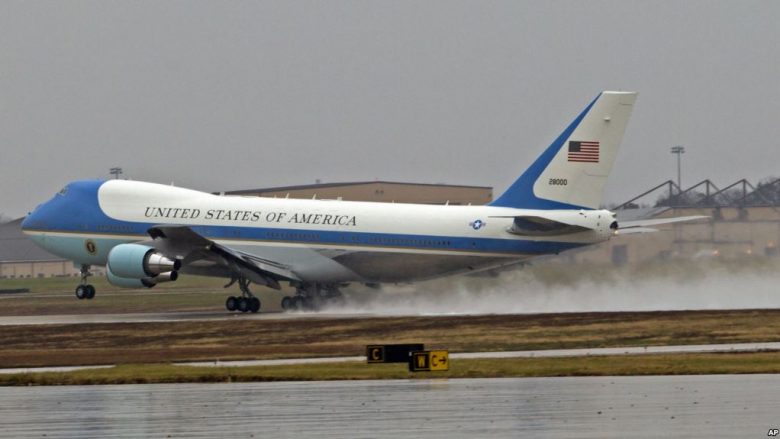 ‘Incident’ në ajër në mes të avioni të Trumpit dhe avionit ushtarak