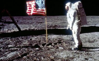 Çfarë ka ndodhur me flamujt amerikanë në Hënë?
