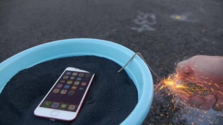 iPhone 7 i kuq në testin e zjarrit (Video)