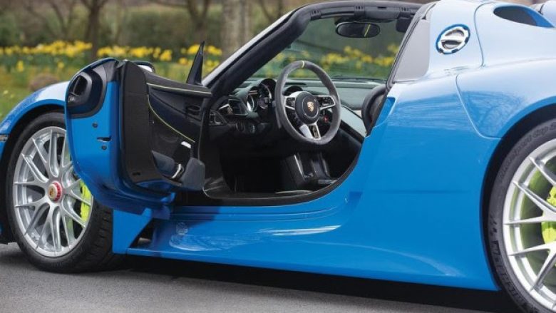 Vetura e vetme Arrow Blue Porsche 918 del në ankand