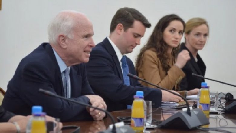 McCain: Nuk besoj se do të ketë luftë