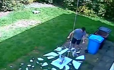 Burri mbetet i shokuar kur i “shpërthen” tavolina në duar (Video)