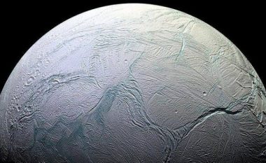 NASA zbulon gjurmë të jetës në Saturn? (Foto)