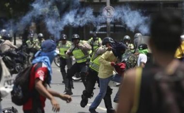 Protestat në Venezuelë, vritet një 14 vjeçar