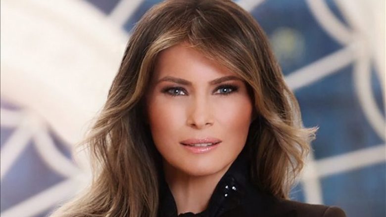 Shtëpia e Bardhë publikon portretin e parë të Melania Trump: Zonja e Parë ‘sulmohet’ për shkak të një detaji (Foto)