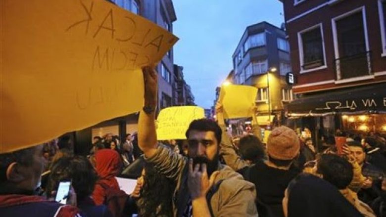Protesta në Stamboll kundër rezultateve të referendumit