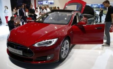 Tesla shënon rritje rekorde të automobilave