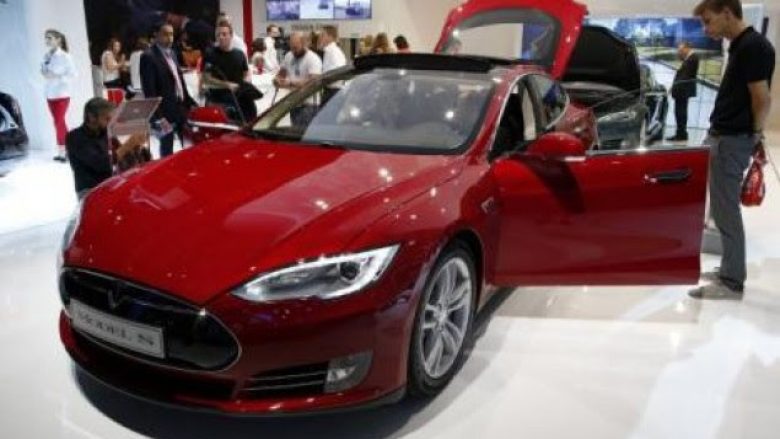 Tesla shënon rritje rekorde të automobilave