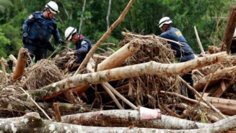 11 të vdekur nga rrëshqitja e dheut në Kolumbi