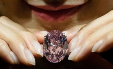 Diamanti shitet për shumë rekorde prej 71 milionë dollarë
