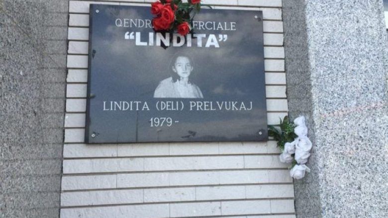 Në Pejë, me nderime u përkujtua Lindita Prelvukaj (Foto)
