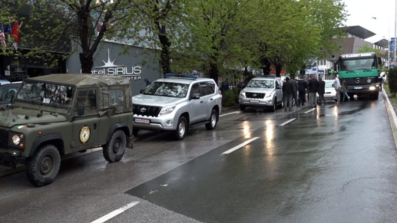 Eskorta e kryeministrit shkakton aksident trafiku (Video)