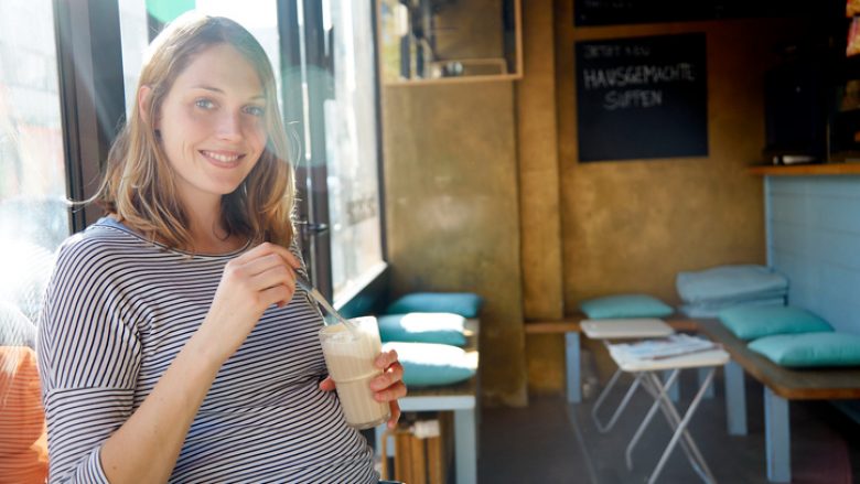 “Tani ajo duhet të hajë sa për dy persona” – miti më i madh i shtatzënisë