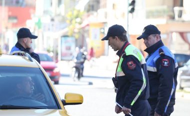 Policia e Shqipërisë në vikend pezulloi 59 leje drejtimi