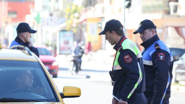 Policia e Shqipërisë në vikend pezulloi 59 leje drejtimi