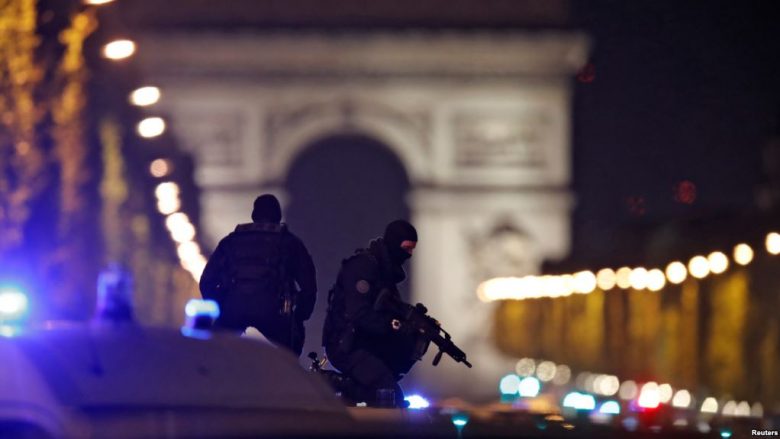 Franca rritë sigurinë për zgjedhjet presidenciale pas sulmit në Paris