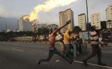 11 të varë në protestat në Venezuelë (Foto)