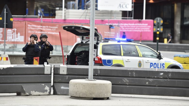 Publikohen pamjet e reja të sulmit me kamion në Stokholm (Foto/Video)