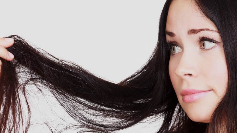 Problemi juaj me flokë të yndyrshme më në fund do të zgjidhet, mjafton t’i ndiqni këto këshilla (video)