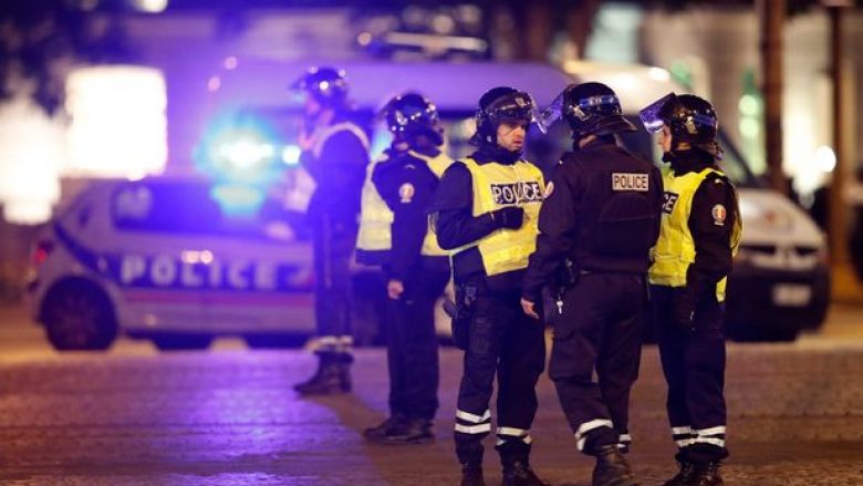 Vdes polici tjetër në Paris, s’i mbijeton plagëve