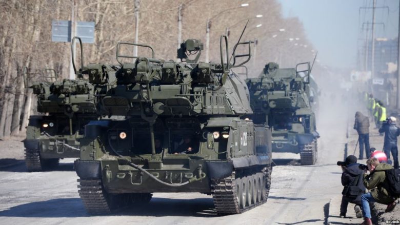 Rusia raportohet se po dërgon pajisje ushtarake në kufi me Korenë e Veriut