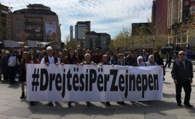 Familjarë dhe qytetarë në protestë: Vrasësit të Zejnepe Berishës duhet t’i jepen më shumë se 20 vjet burg