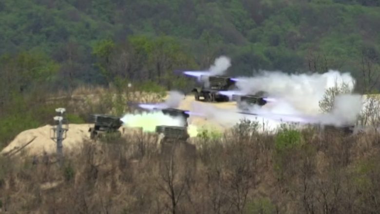 Përgjigje ndaj Kim Jong-un: Ushtria amerikane dhe e Koresë së Jugut, stërvitje spektakolare, shumë afër zonës që ndan dy koretë (Video)